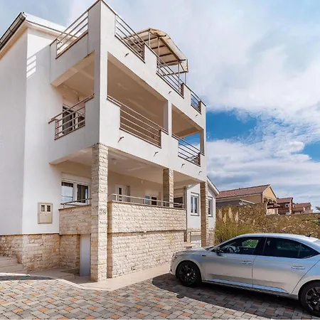 Apartment Maslenica *